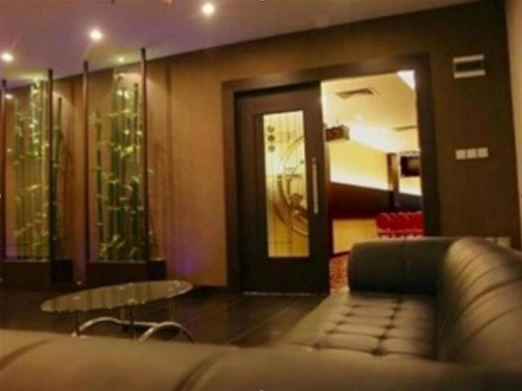 89 Hotel Batam Нагоя Екстериор снимка