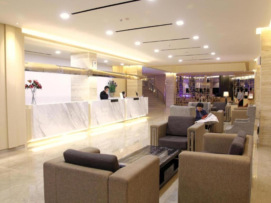 89 Hotel Batam Нагоя Екстериор снимка
